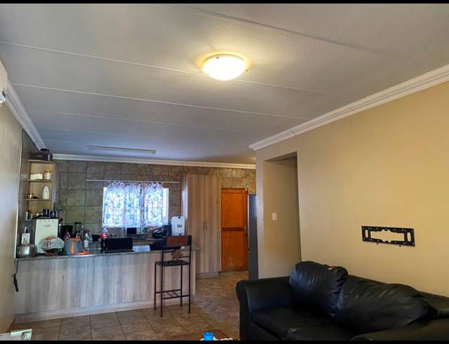 2 BEDROOM PROPERTY TO RENT IN CHROOM PARK